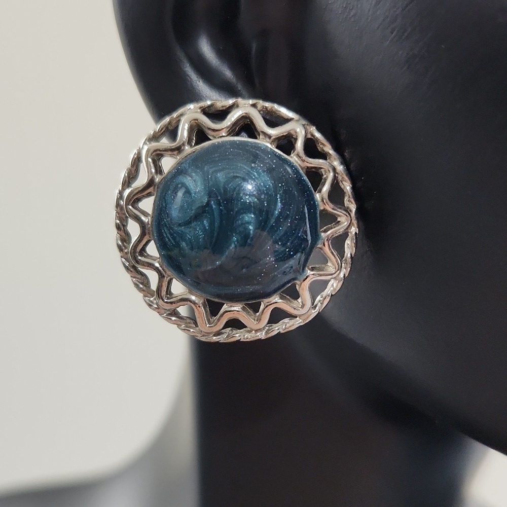 Vintage 80s Silver Tone Blue Swirl Cabochon Earrings Filigree Round - Picture 3 of 5